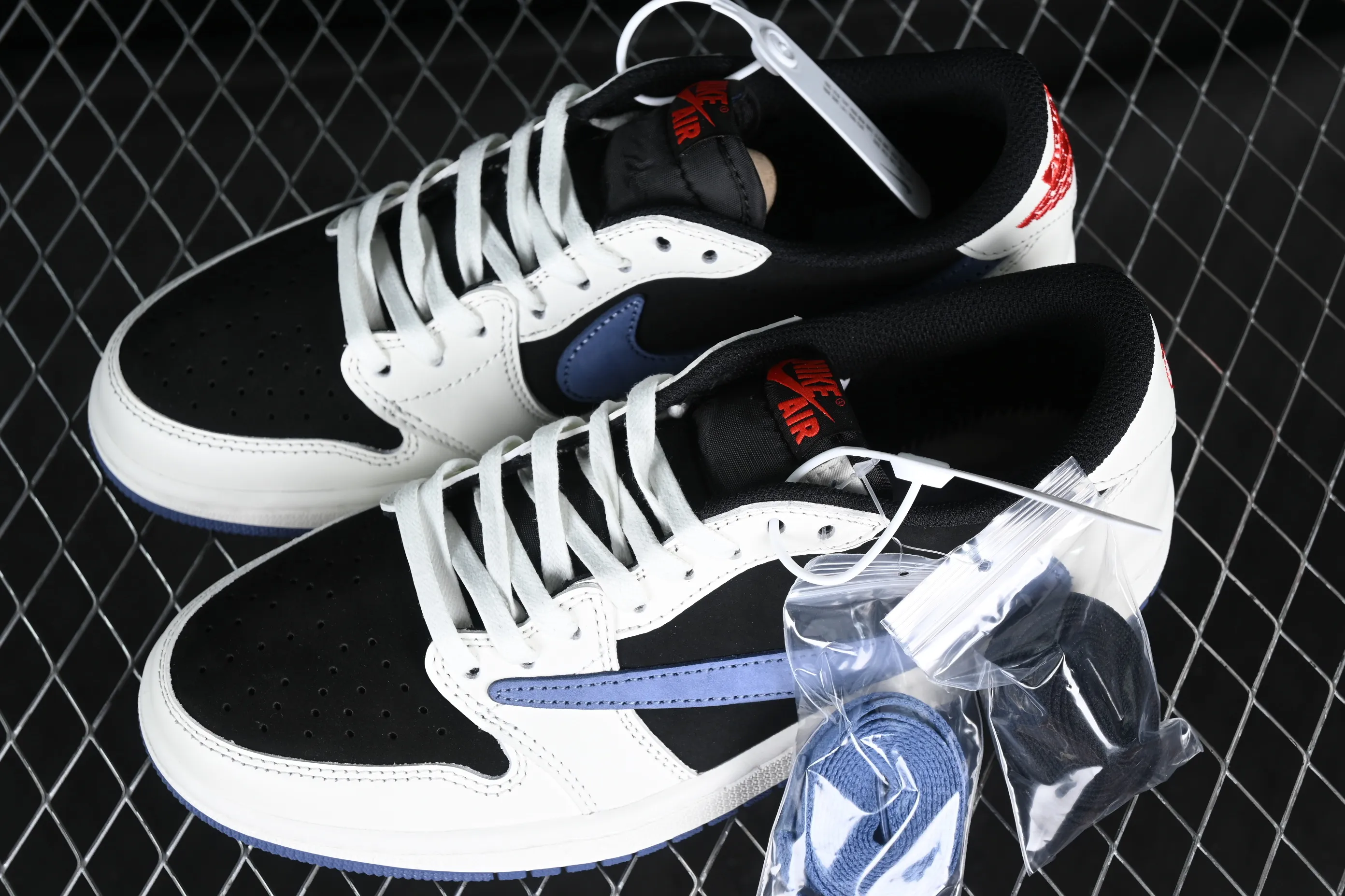 All Categories Air Jordan Jordan Series Basketball Shoes Air Jordan 1 Low Travis Scott x Air Jordan 1 Low OG AJ1 Joe 1 Overhook Low Basketball Shoes DM7866-040